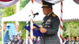 Danrem 042/Gapu Brigjen TNI Supriono membacakan Sambutan Menteri Sosial RI saat menjadi Inspektur Upacara Peringatan Hari Pahlawan Tingkat Provinsi Jambi Tahun 2022 di lapangan Gubernur Jambi, Kamis (10/11/22).