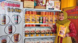 Pogram Pertamina UMK Academy 2024 kelas Go Digital, produk camilan kriuk kekinian besutan UMKM Andini Fish & Food, milik Siti Nurjanah asal Kecamatan Tawang, Tasikmalaya, sukses menembus pasar global, Jumat (9/5/25).
