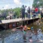 Kapolres AKBP Padli, SH, SIK, MH ditemani Bripda Iqbal terjun ke Sungai Parit 2 Kelurahan Patunas saat gotong royong, Selasa (15/8/23). FOTO : LT
