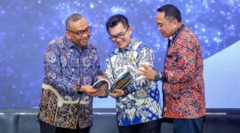 Wakil Menteri Ketenagakerjaan, Afriansyah Noor, saat membuka secara resmi Festival MagangHub hasil kolaborasi Kemnaker dan Corporate University LAN di Jakarta. Lewat platform MagangHub, pemerintah memperluas akses pengalaman kerja langsung guna mencetak talenta muda yang kompeten dan siap kerja. (FOTO : Biro Humas Kemnaker)