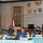 Kasrem 042/Gapu Kolonel Inf M Yamin Dano mengikuti Video Conference dalam rangka Rapat Pelaksanaan Liga Santri Tingkat Nasional 2022 di Makodim 0415/Jambi, Jumat (11/02/22). FOTO : PENREM