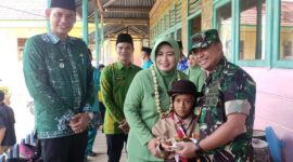 Kodim 0419 Gelar Program Dapur Masuk Sekolah di SDN 100/V Desa Sungai Gebar. FOTO : PENDIM