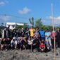 Mapala Pawana FMIPA Universitas Tadulako Tanam Mangrove di Pantai Mamboro Barat, Kamis (29/7/23). FOTO : PANITIA