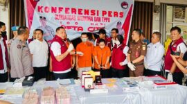 Dirresnarkoba Polda Jambi AKBP Ernesto saat Menggelar Konferensi Pers Mengungkapkan Tindak Pidana Narkotika Naikkan Menjadi Tindak Pidana Pencucian Uang (TPPU). FOTO : VIRYZHA