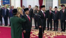 Jokowi Resmi Lantik Hadi Jadi Menko Polhukam dan AHY Jadi Menteri ATR. FOTO : detik.com