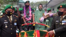 Serimoni Penyambutan Dandim baru, Letkol Arh M. Nahruddin Roshid, SE di halaman Makodim 0314/Inhil jalan A. Yani kecamatan Tembilahan Hulu, Sabtu (25/12/21) pagi.