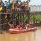 Proses pencarian terhadap Ratimun (40) karyawan PT TK Angkasa Raya Djambi yang tenggelam di Sungai Batanghari, RT 12, Arab Melayu. [FOTO : Tribunjambi]