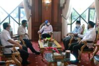 Bupati Tanjabbar dan Tanjabtim Saat Ikuti Rapat Penyelesaian Penegasan Batas Daerah dengan Pj Gubernur, Rabu (19/05/21). FOTO : Prokopim 