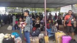 Penumpang Kapal di Pelabuhan penyeberangan Roro Kuala Tungkal yang akan menuju Batam, Selasa (10/5/22). FOTO : Ist