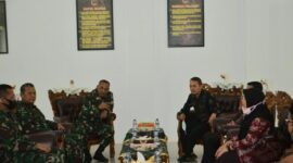 FOTO : Audiensi Danrem dan Bawaslu Berlangsung di Ruang Transit Makorem 042/Gapu Jl. Jenderal Urip Sumoharjo No.3, Kel. Sungai Putri, Kec. Telanaipura, Kota Jambi, Jum'at (17/07/20).