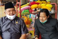 FOTO : HBH bersama Suorayogi Saipul saat menerima keluhan para pedagang di Simpang BGP di Pematang Lumut, Senin siang (27/07/20).