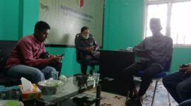FOTO : Koordinator Divisi Pengawasan Hubungan antar Lembaga (PHL) Bawaslu Kabupaten Tanjung Jabung Barat, Mon Rezi, S.Sos.I (kanan)