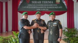 Danrem 042/Garuda Putih Brigjen TNI Supriono saat Pimpin Sertijab Dandim Jambi, Jumat (22/4/22). FOTO : PENREM