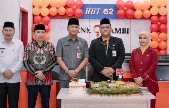 Ketua DPRD Tanjab Barat Hamdani, SE Apresiasi Capaian Bank 9 Jambi. FOTO : HMS