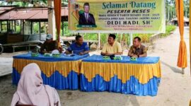 Anggota DPRD Dedi Hadi Tampung Usulan Masyarakat Normalisasi Sungai dan Parit di Betara. FOTO : HMS