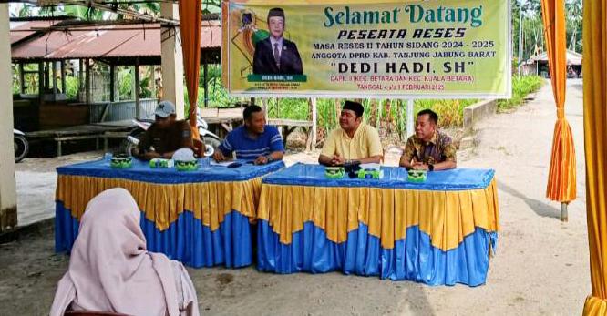 Anggota DPRD Dedi Hadi Tampung Usulan Masyarakat Normalisasi Sungai dan Parit di Betara. FOTO : HMS