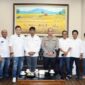 Pengurus Serikat Media Siber Indonesia (SMSI) Provinsi Jambi Ketika Silaturrahmi dengan Irjen Pol A Rachmad Wibobo sewaktu masih menjabat Kapolda Jambi. [FOTO : Dok SMSI Jambi]
