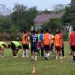 Tim Sepekbola Gubernur Jambi Cup 2022 Kabupaten Muaro Jambi Tengah Mempersiapkan Latihan. FOTO : PSSI Muaro Jambi
