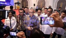 Wamenaker Afriansyah Noor (tengah), memberikan keterangan pers usai Rapat Anggota Tahunan (RAT) Tahun Buku 2025 Induk Koperasi Tenaga Kerja Bongkar Muat (Inkop TKBM) Pelabuhan di The Tavia Heritage Hotel, Jakarta, Rabu (15/7/2026). (Foto: Dok. Kemnaker / Media Center)