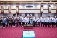Menteri Ketenagakerjaan Yassierli bersama jajaran dan perwakilan organisasi internasional saat menghadiri Webinar Ketenagakerjaan memperingati Hari K3 Internasional di Kantor Kemnaker, Jakarta (28/4/2026). (FOTO : Dok. Biro Humas Kemenaker)