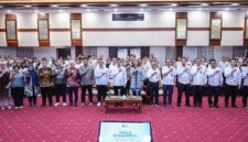 Menteri Ketenagakerjaan Yassierli bersama jajaran dan perwakilan organisasi internasional saat menghadiri Webinar Ketenagakerjaan memperingati Hari K3 Internasional di Kantor Kemnaker, Jakarta (28/4/2026). (FOTO : Dok. Biro Humas Kemenaker)
